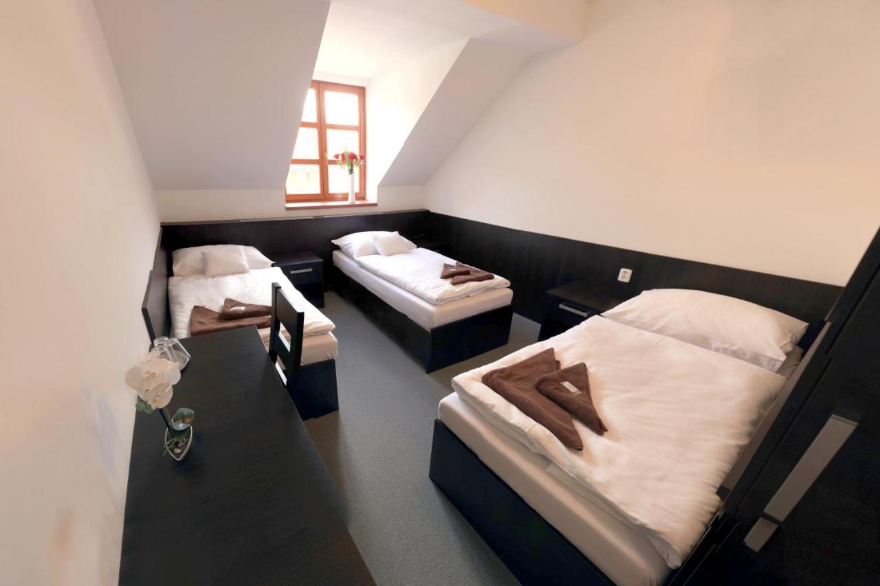Hotel Štiřínská stodola u Prahy Kamenice Exterior foto
