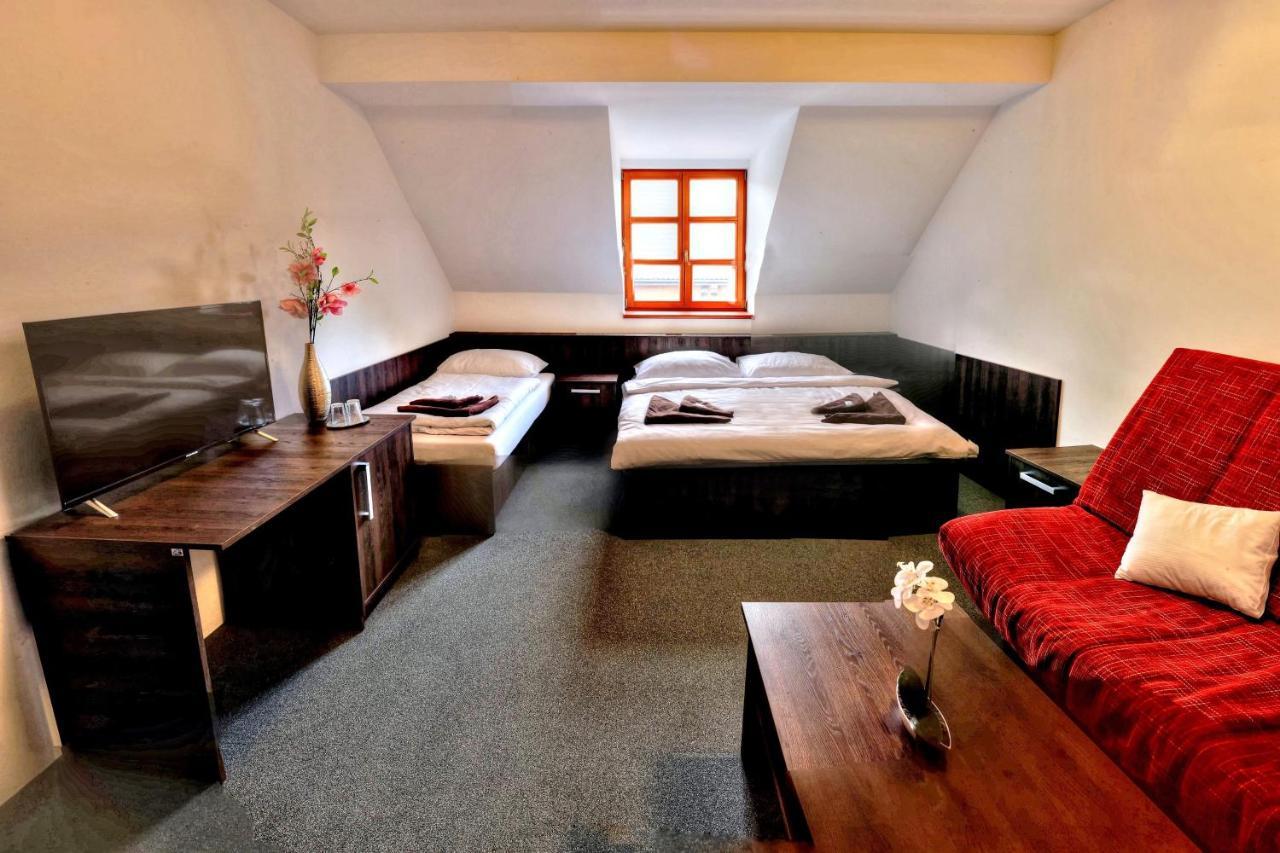 Hotel Štiřínská stodola u Prahy Kamenice Exterior foto