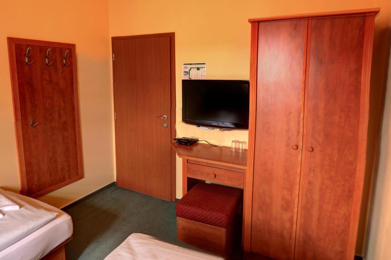 Hotel Štiřínská stodola u Prahy Kamenice Exterior foto