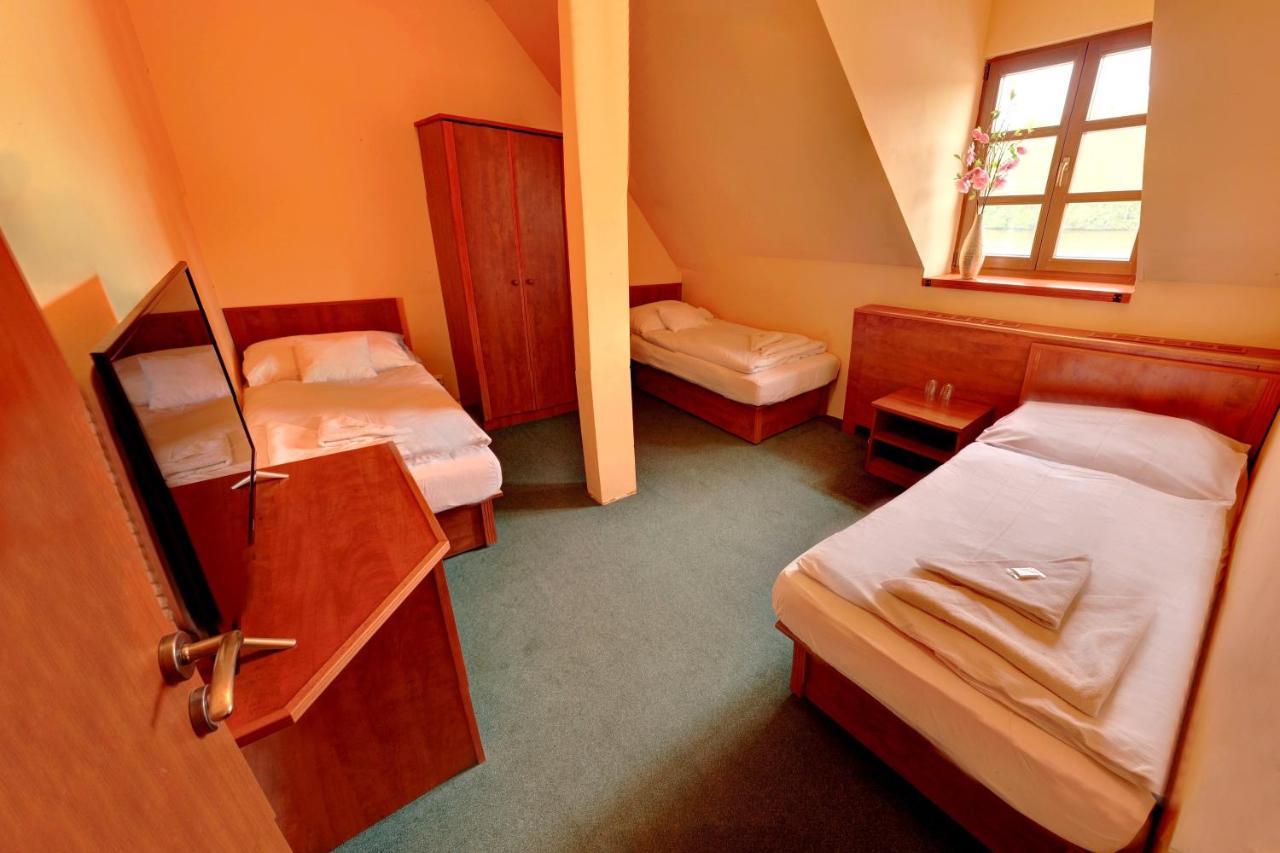 Hotel Štiřínská stodola u Prahy Kamenice Exterior foto