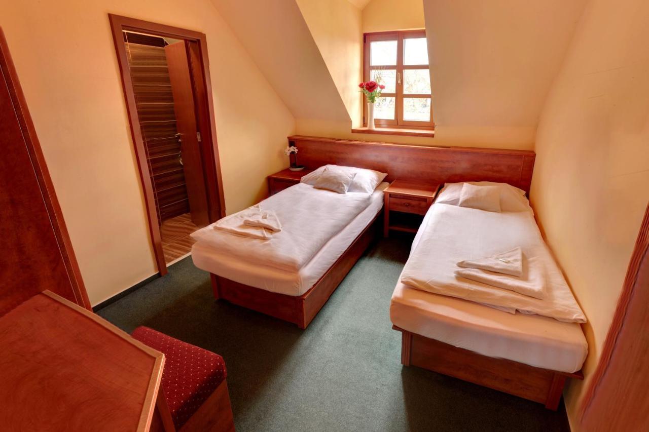 Hotel Štiřínská stodola u Prahy Kamenice Exterior foto