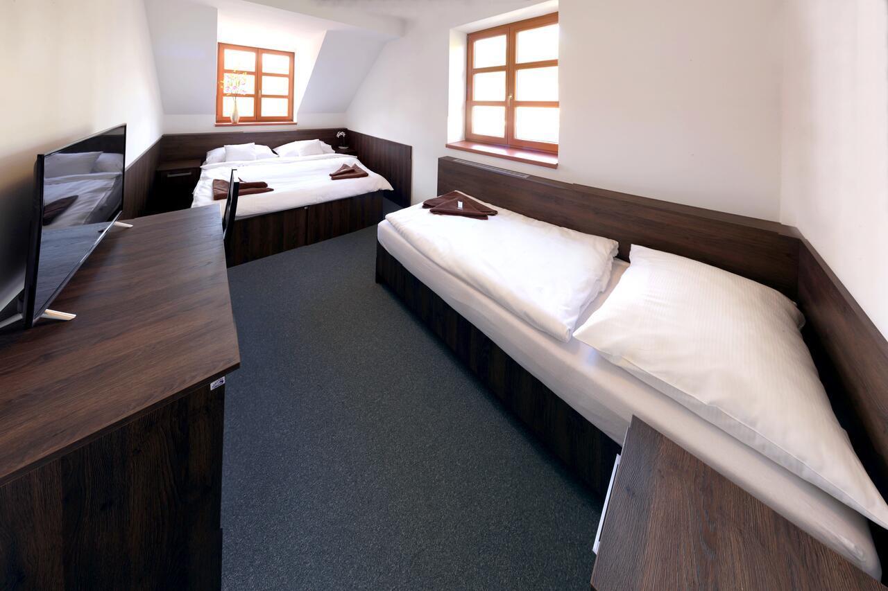 Hotel Štiřínská stodola u Prahy Kamenice Exterior foto