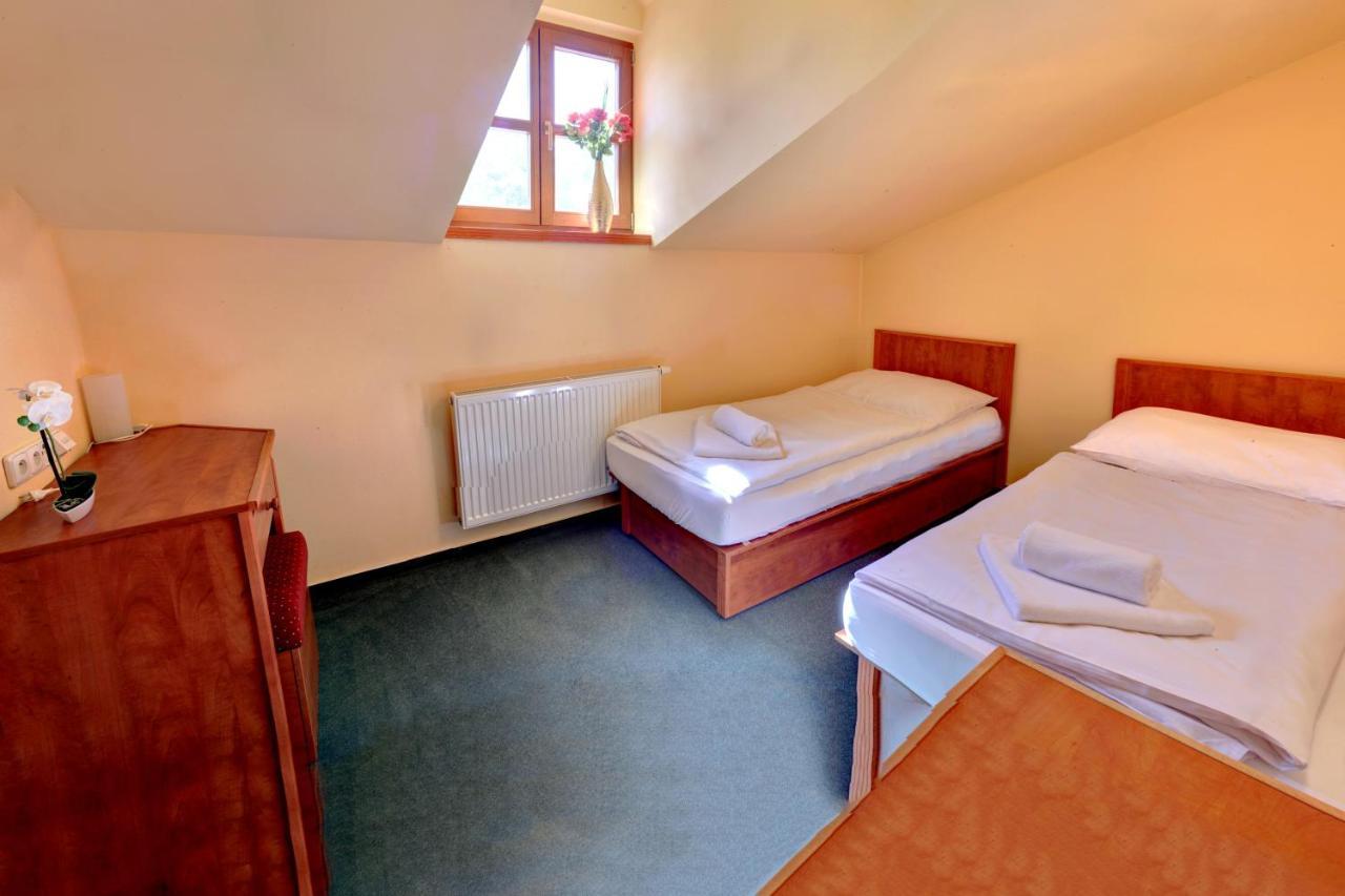 Hotel Štiřínská stodola u Prahy Kamenice Exterior foto